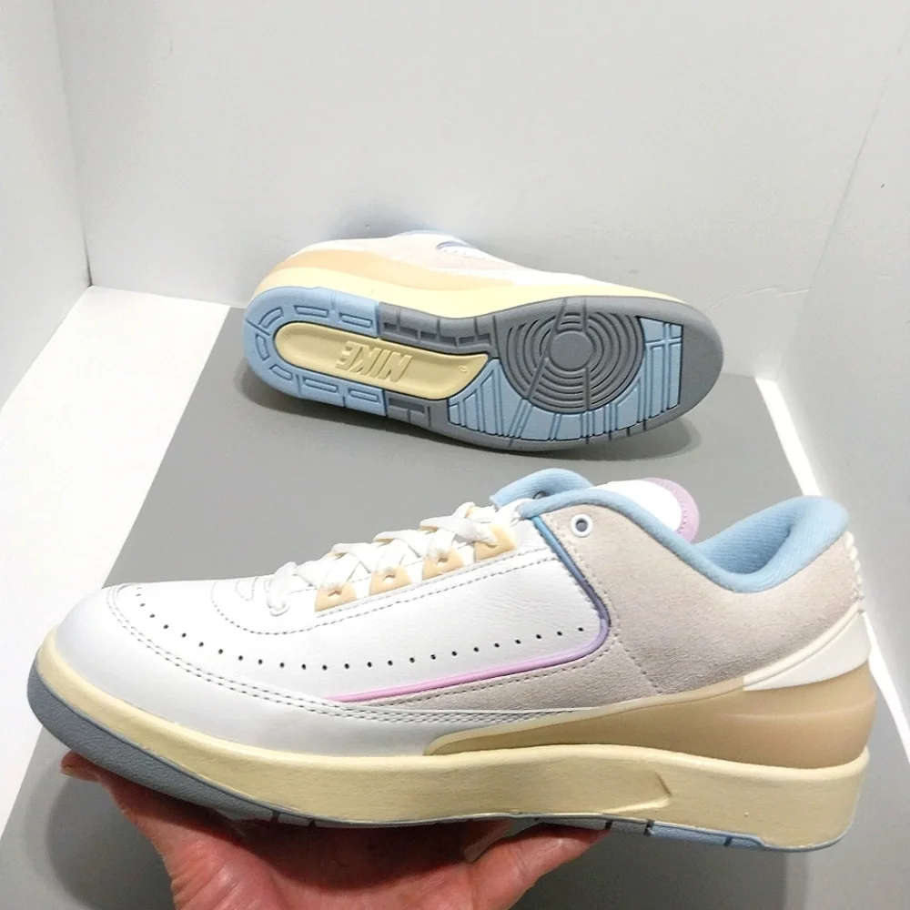 Jordan Retro 2 Low 